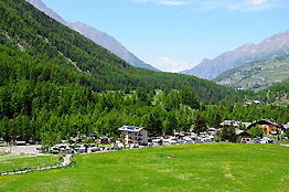 il campeggio  immerso nella natura del Parco Nazionale del Gran Paradiso